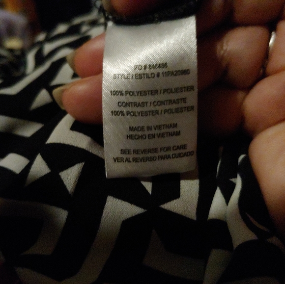 ❤Black & White Sleeveless Top - Picture 6 of 8